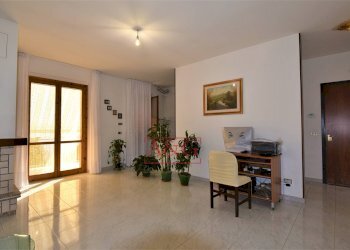 Foto 3 - Appartamento Via Roma
 
4, Amandola - foto 3