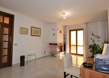 Foto 2 - Appartamento Via Roma
 
4, Amandola - foto 2