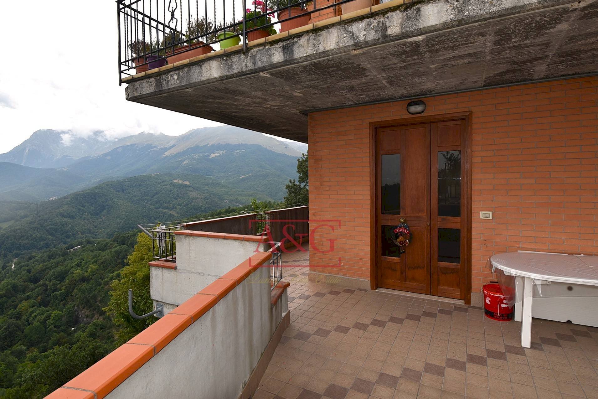 Foto 2 - Trilocale Via Zona C Due
 
2, Montemonaco - foto 2