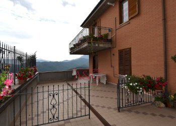 Foto 1 - Trilocale Via Zona C Due
 
2, Montemonaco - foto 1