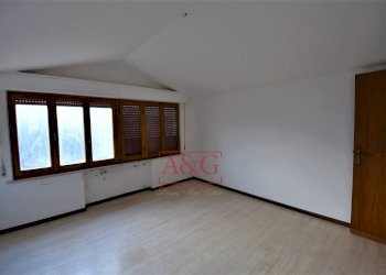 Foto 10 - Attico Via Aldo Moro
 
22, Amandola - foto 10