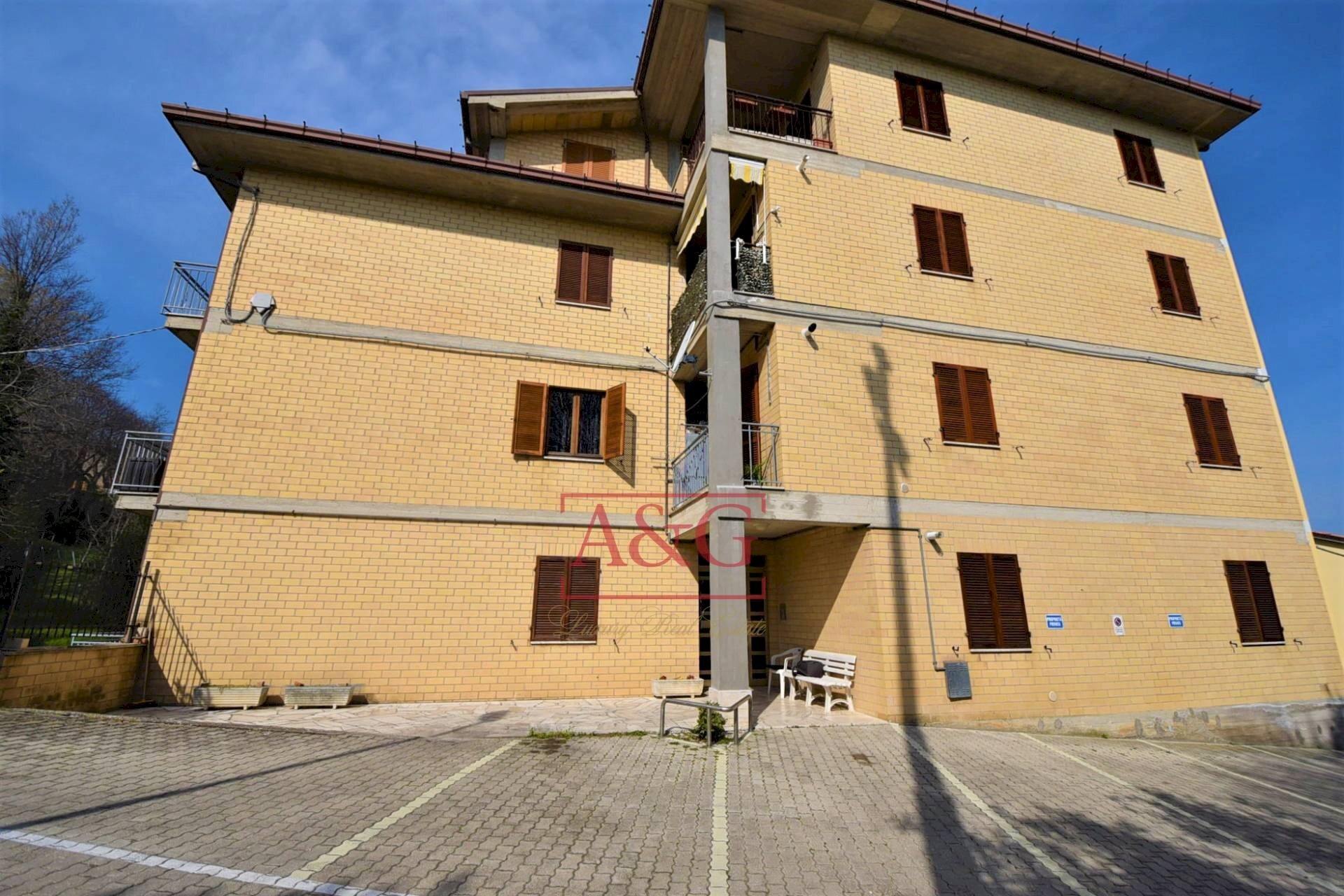 Foto 2 - Quadrilocale Borgo San Tommaso
 
1, Montedinove - foto 2