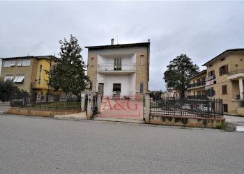 Foto 1 - Appartamento Strada Falerienze a Valle
 
44, Falerone - foto 1