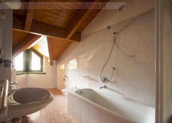 bagno piano superiore - Apartment Via Cesare Battisti
 
41, Comano Terme - photo 25