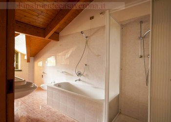 bagno piano superiore - Apartment Via Cesare Battisti
 
41, Comano Terme - photo 26