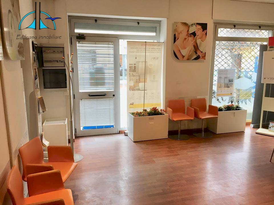 Foto 2 - Commercial Activity via xxiv maggio, Fara in Sabina - photo 2