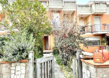 Foto 1 - Villa a Schiera Via Fonte Calamaro
 
7, Nerola - foto 1