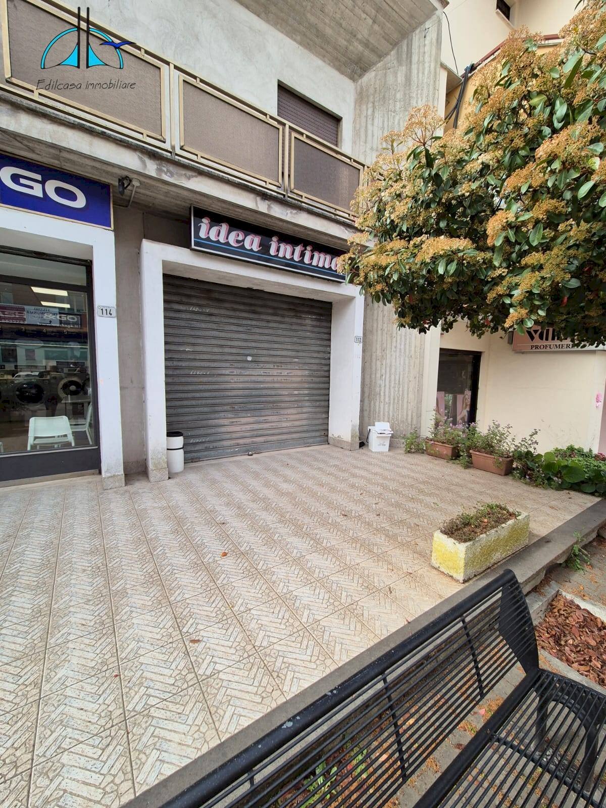 Foto 1 - Commercial Premises Via XXIV Maggio
 
112, Fara in Sabina - photo 1