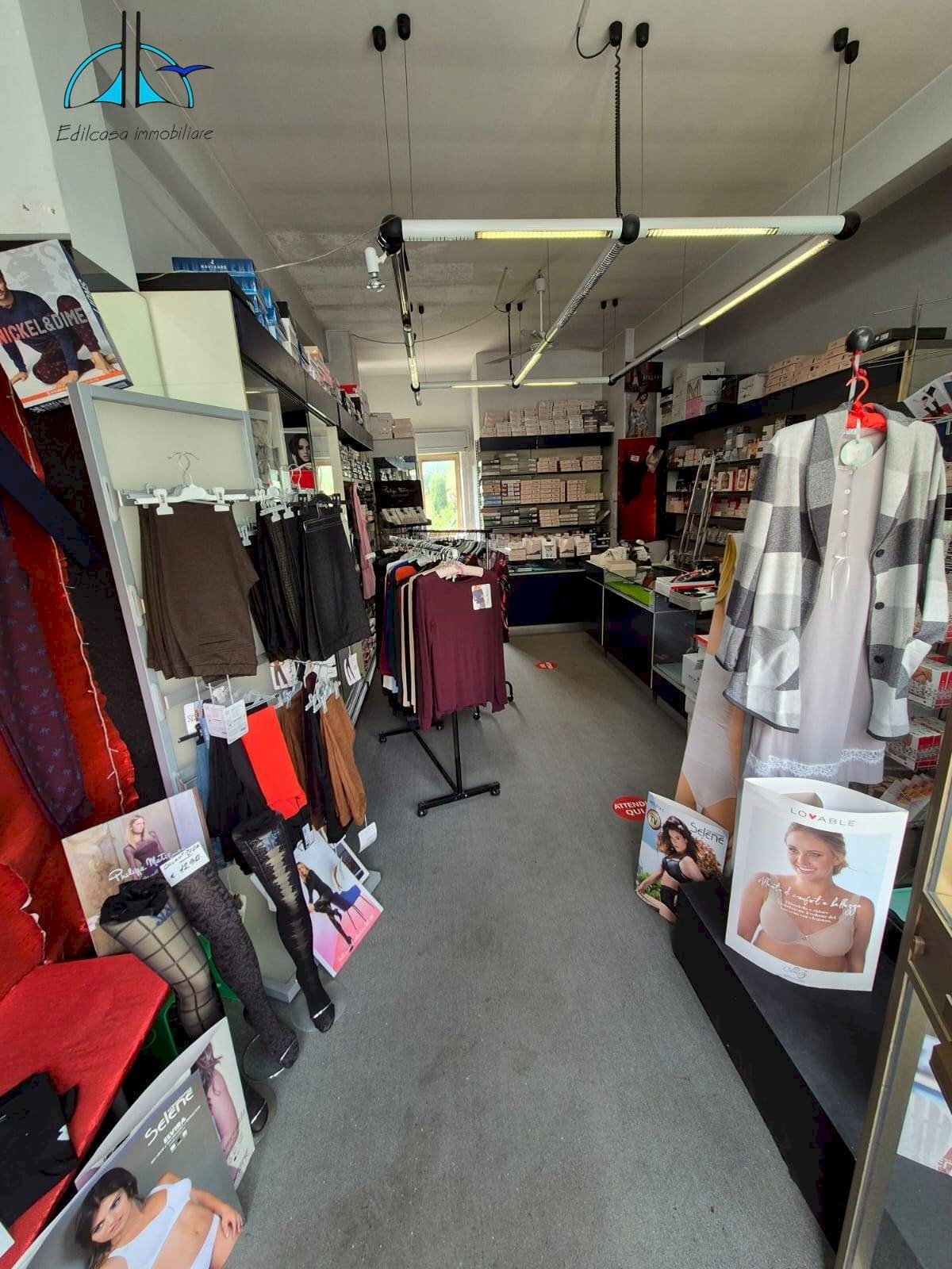 Foto 2 - Commercial Premises Via XXIV Maggio
112, Fara in Sabina - photo 2