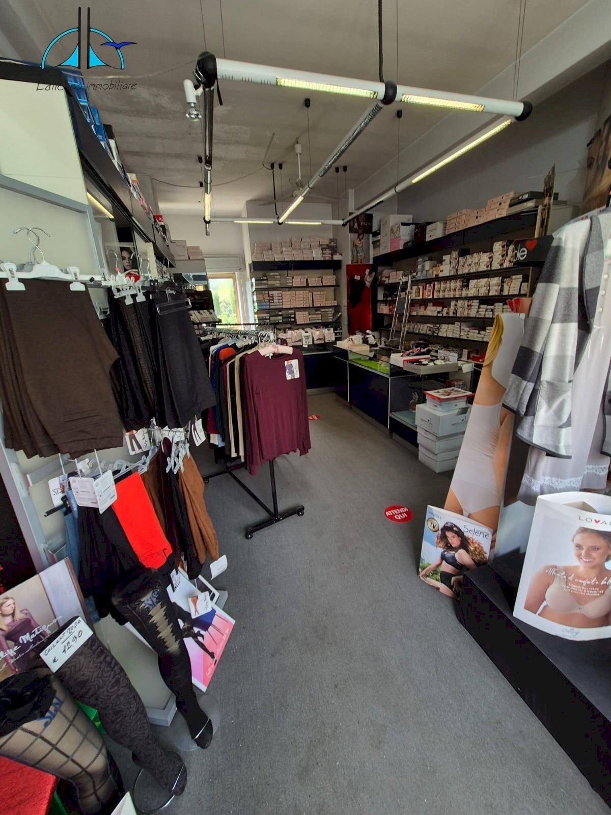 Foto 3 - Commercial Premises Via XXIV Maggio
112, Fara in Sabina - photo 3