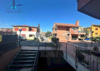 Foto 11 - Locale Commerciale largo giulio cesare
 
5, Fara in Sabina - foto 11