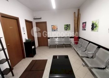 Foto 2 - Locale Commerciale Via Fornaroli
 
5, Magenta - foto 2