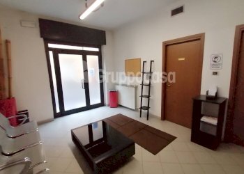 Foto 5 - Locale Commerciale Via Fornaroli
 
5, Magenta - foto 5