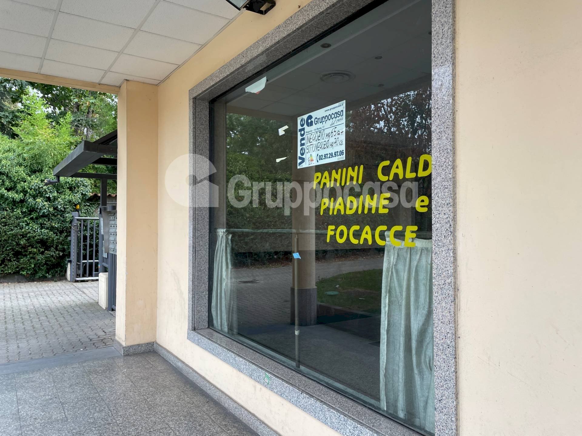 Foto 2 - Locale Commerciale Via Volta
 
80, Magenta - foto 2