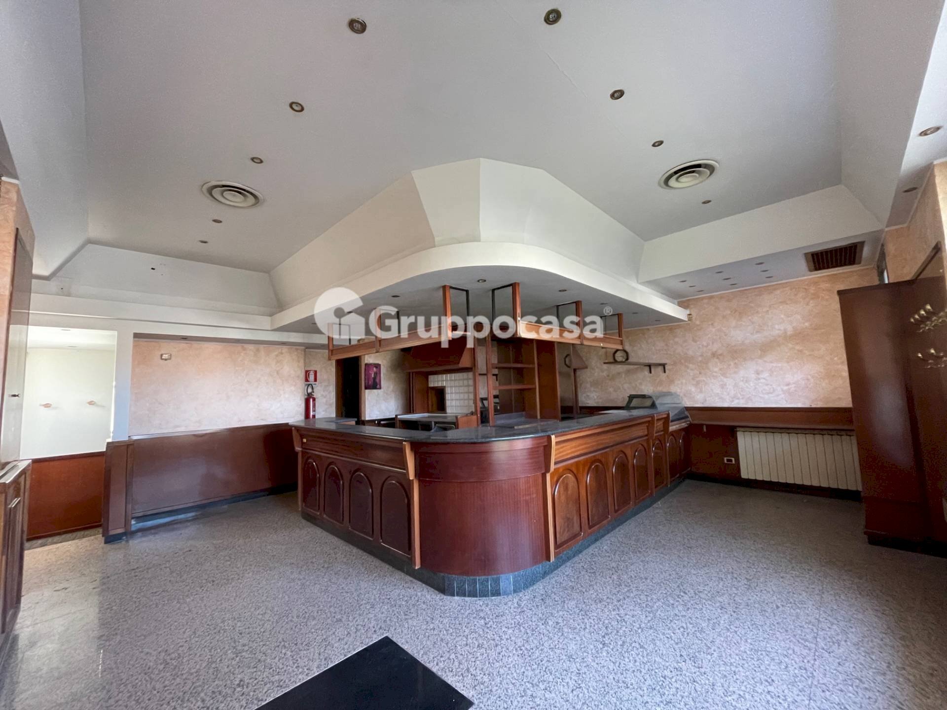 Foto 3 - Locale Commerciale Via Volta
 
80, Magenta - foto 3