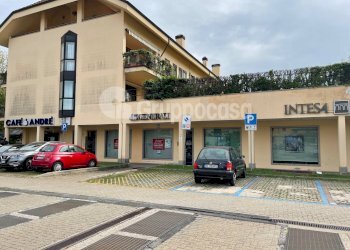 Foto 1 - Locale Commerciale Via Volta
 
80, Magenta - foto 1