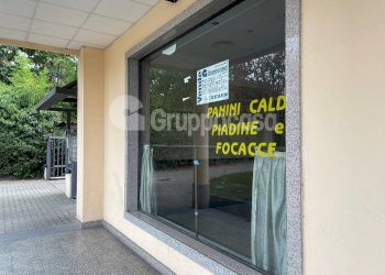 Foto 2 - Locale Commerciale Via Volta
 
80, Magenta - foto 2