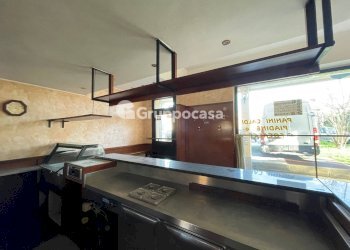 Foto 12 - Locale Commerciale Via Volta
 
80, Magenta - foto 12