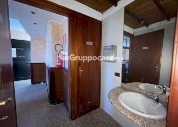 Foto 14 - Locale Commerciale Via Volta
 
80, Magenta - foto 14