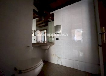 Foto 15 - Locale Commerciale Via Volta
 
80, Magenta - foto 15