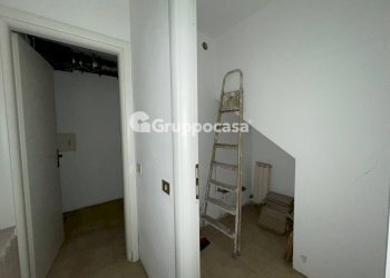 Foto 17 - Locale Commerciale Via Volta
 
80, Magenta - foto 17