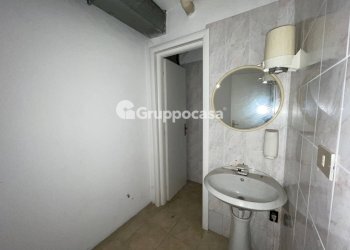 Foto 19 - Locale Commerciale Via Volta
 
80, Magenta - foto 19