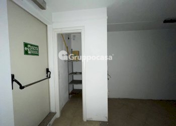 Foto 20 - Locale Commerciale Via Volta
 
80, Magenta - foto 20