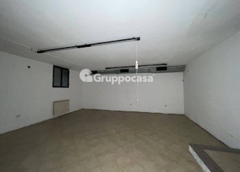 Foto 22 - Locale Commerciale Via Volta
 
80, Magenta - foto 22