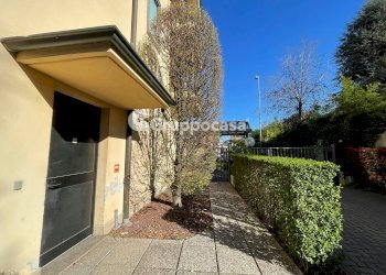 Foto 24 - Locale Commerciale Via Volta
 
80, Magenta - foto 24