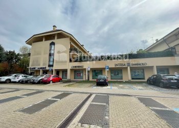 Foto 28 - Locale Commerciale Via Volta
 
80, Magenta - foto 28