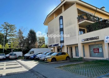 Foto 29 - Locale Commerciale Via Volta
 
80, Magenta - foto 29