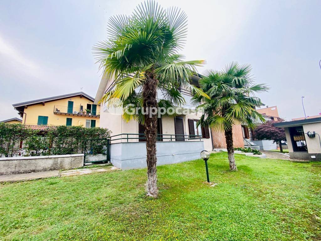 Foto 1 - Locale Commerciale via redipuglia
 
7, Robecco sul Naviglio - foto 1