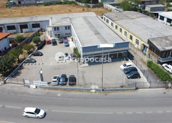 Foto 2 - Capannone Via per Robecco
 
8, Magenta - foto 2