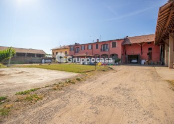 Foto 1 - Stabile - Palazzo Via Valigio
 
19, Mesero - foto 1