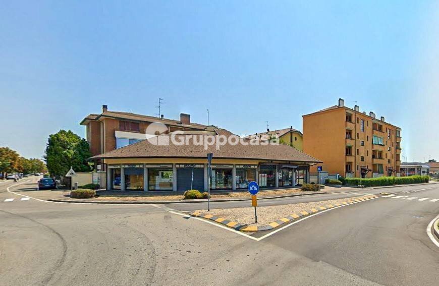 Foto 1 - Locale Commerciale via espinasse
 
90, Magenta - foto 1