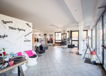 Foto 4 - Locale Commerciale via espinasse
 
90, Magenta - foto 4