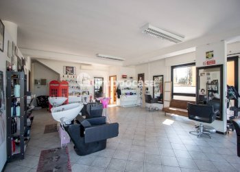 Foto 6 - Locale Commerciale via espinasse
 
90, Magenta - foto 6