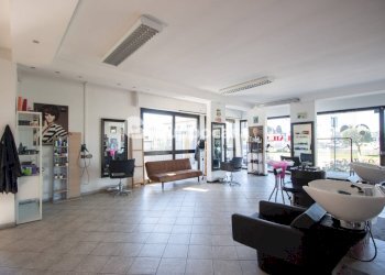 Foto 9 - Locale Commerciale via espinasse
 
90, Magenta - foto 9