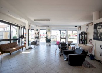 Foto 10 - Locale Commerciale via espinasse
 
90, Magenta - foto 10