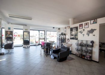 Foto 11 - Locale Commerciale via espinasse
 
90, Magenta - foto 11