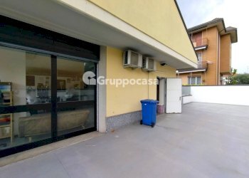 Foto 15 - Locale Commerciale via espinasse
 
90, Magenta - foto 15