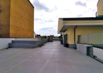 Foto 17 - Locale Commerciale via espinasse
 
90, Magenta - foto 17