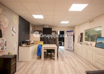 Foto 20 - Locale Commerciale via espinasse
 
90, Magenta - foto 20