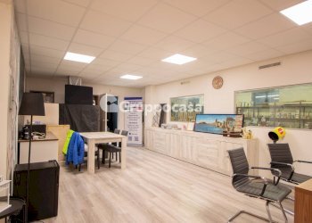 Foto 21 - Locale Commerciale via espinasse
 
90, Magenta - foto 21