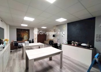 Foto 26 - Locale Commerciale via espinasse
 
90, Magenta - foto 26