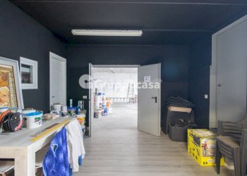 Foto 31 - Locale Commerciale via espinasse
 
90, Magenta - foto 31