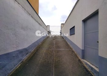 Foto 35 - Locale Commerciale via espinasse
 
90, Magenta - foto 35