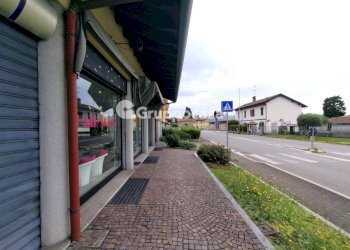 Foto 37 - Locale Commerciale via espinasse
 
90, Magenta - foto 37