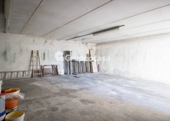 Foto 38 - Locale Commerciale via espinasse
 
90, Magenta - foto 38