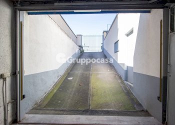 Foto 39 - Locale Commerciale via espinasse
 
90, Magenta - foto 39